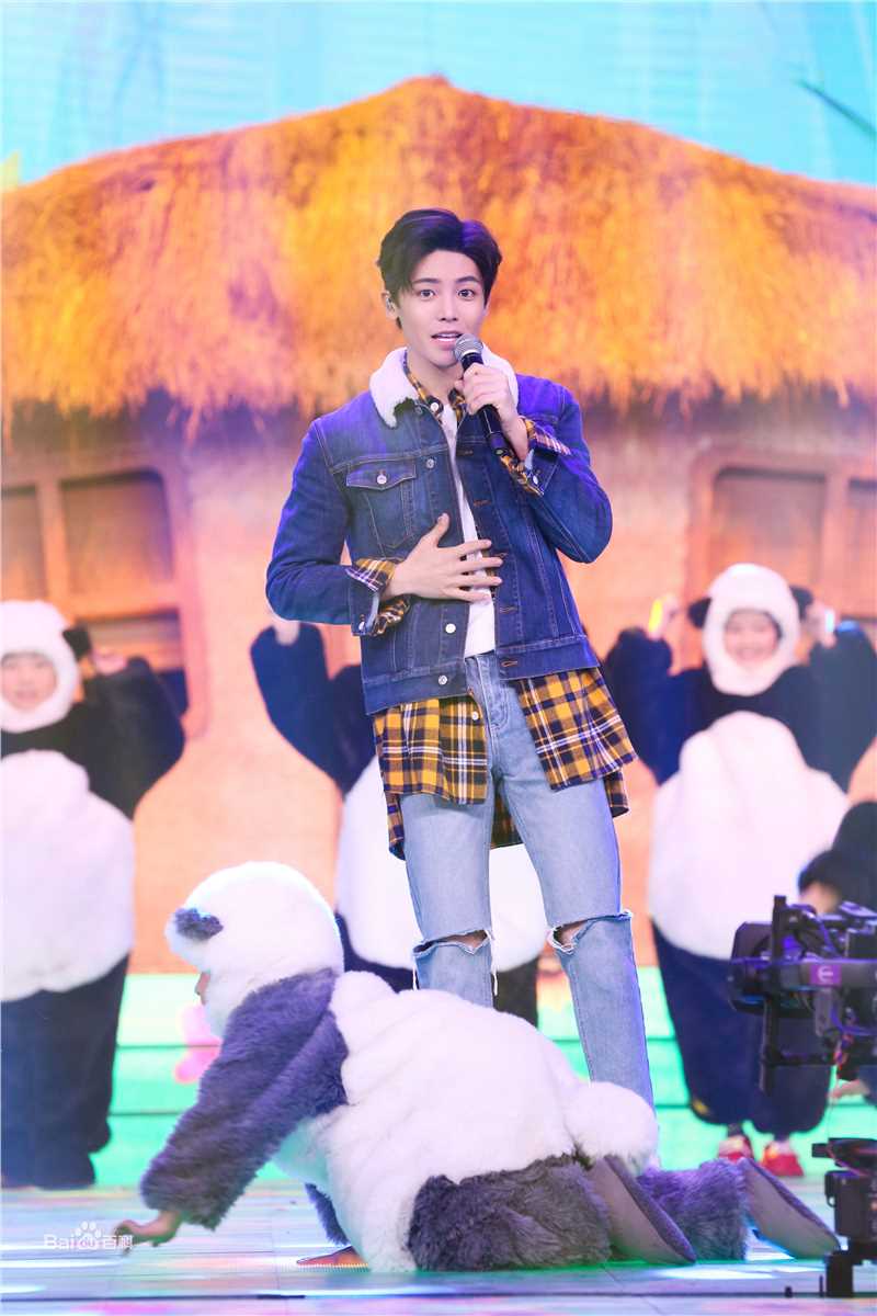 侯明昊(Neo)活动照性感图片图集