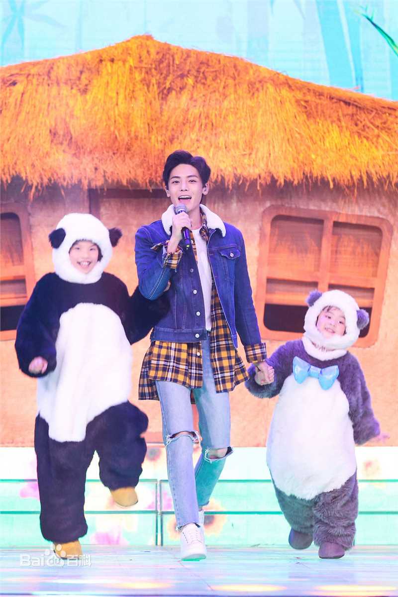 侯明昊(Neo)活动照性感图片图集