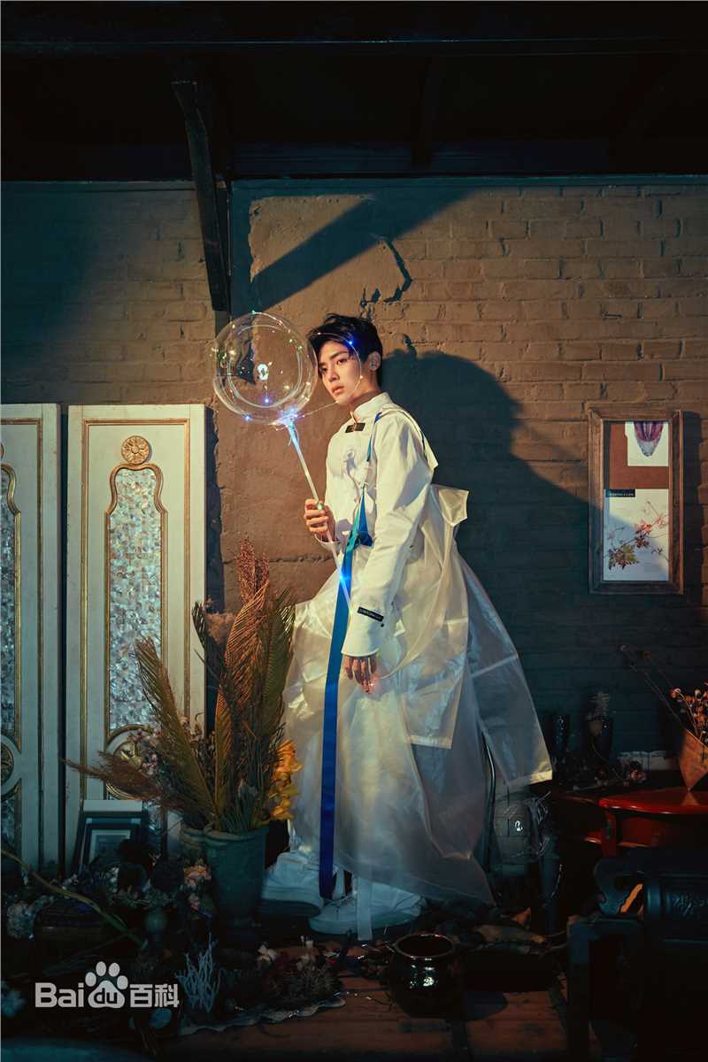 侯明昊(Neo)最新壁纸