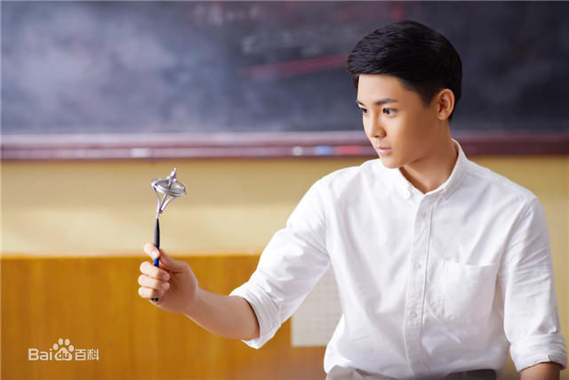 最新侯明昊(Neo)在《嫌疑人x的献身》中的图集