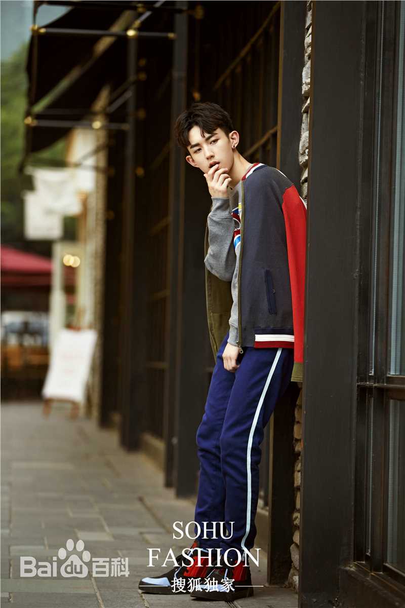 最新郭俊辰在《搜狐时尚》中的壁纸