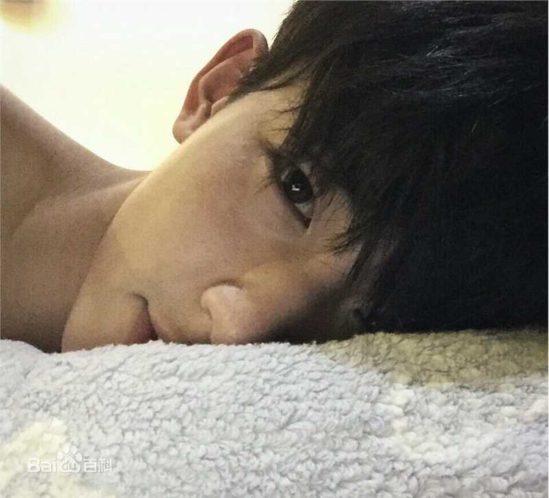 高清郭俊辰性感图片