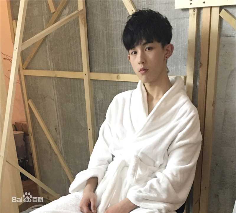 高清郭俊辰性感图片