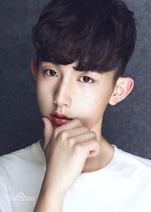 高清郭俊辰性感图片