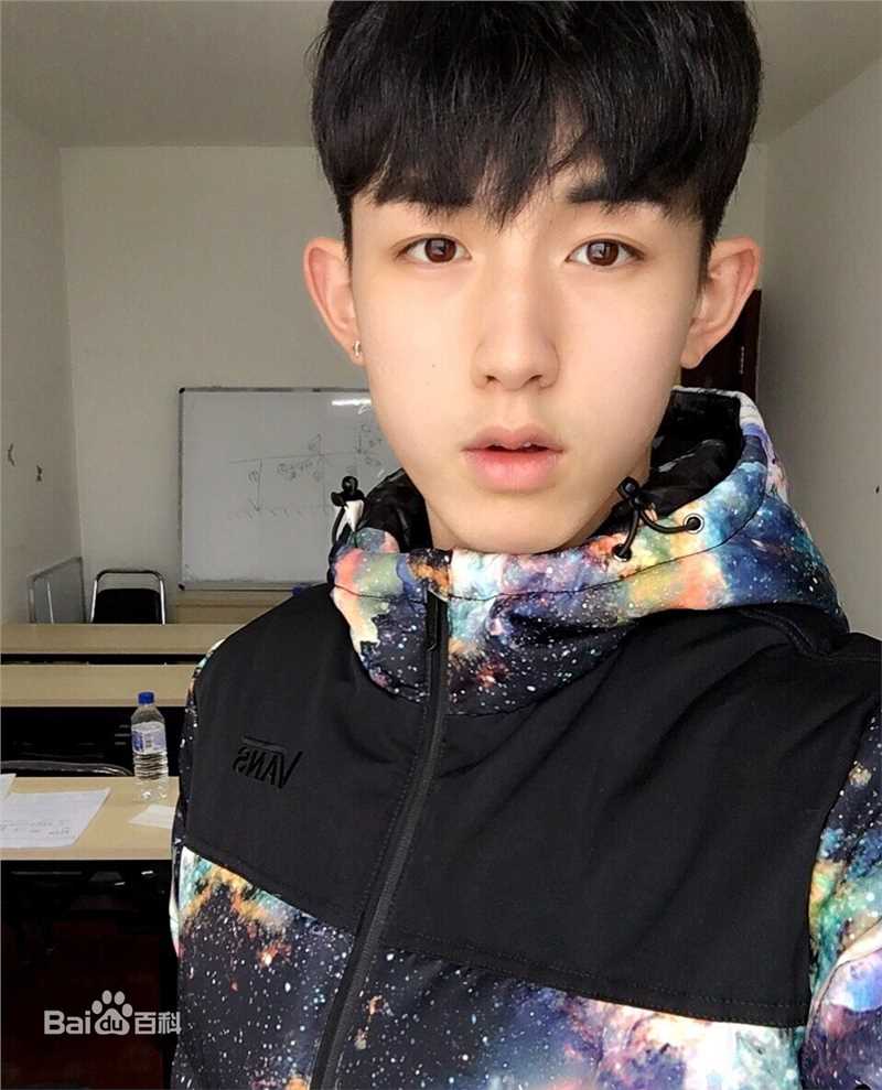 高清郭俊辰性感图片