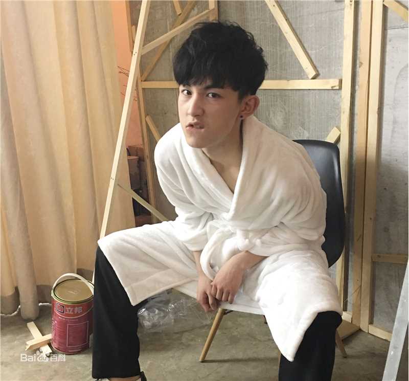 高清郭俊辰性感图片