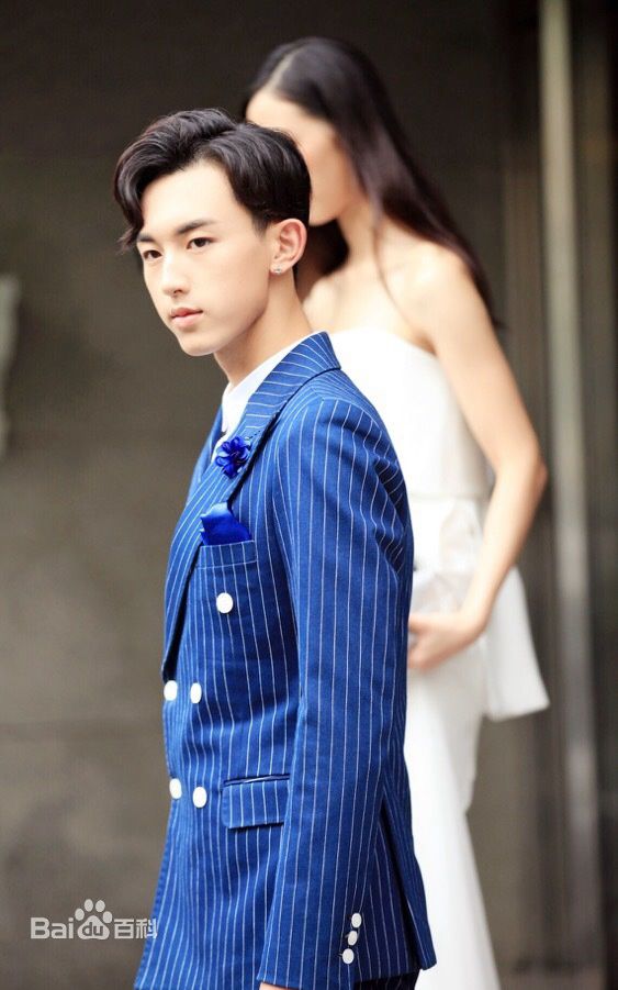 郭俊辰活动照性感图片图集