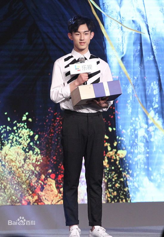 郭俊辰活动照性感图片图集