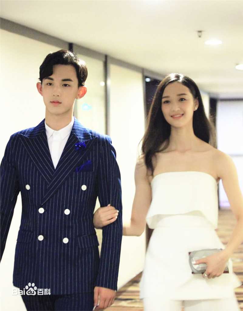 郭俊辰活动照性感图片图集