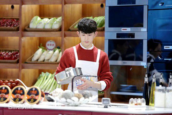 郭俊辰活动照性感图片图集