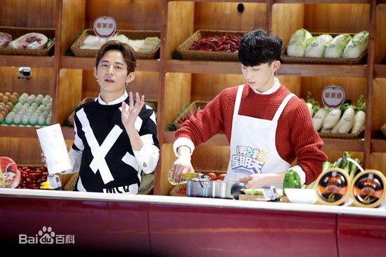 郭俊辰活动照性感图片图集