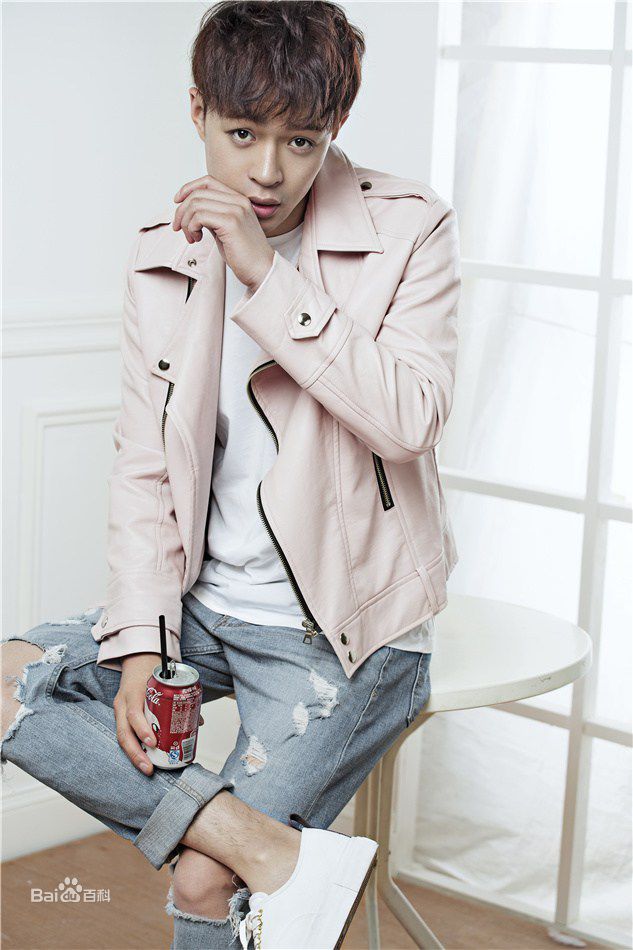 董春辉型男风格性感图片图集