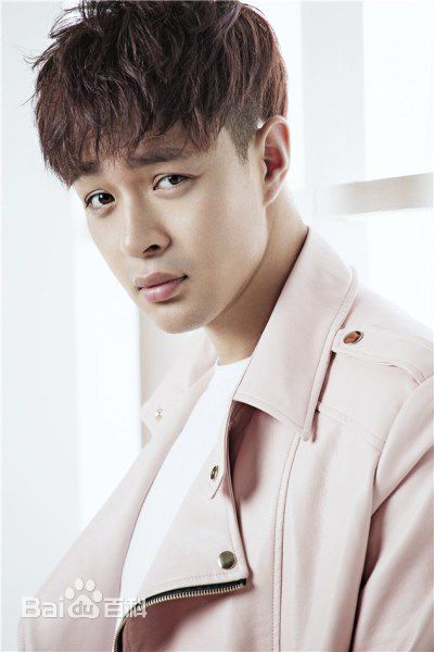 董春辉型男风格性感图片图集