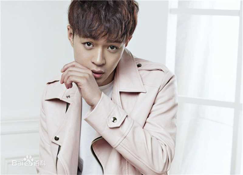 董春辉型男风格性感图片图集