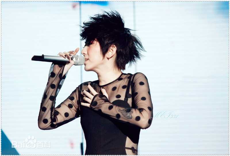 刘忻(Moraynia（中文音译：莫莱妮亚）)歌友会现场图前后照片