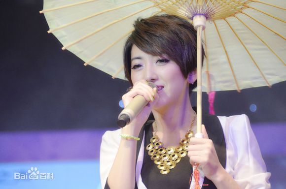 刘忻(Moraynia（中文音译：莫莱妮亚）)歌友会现场图前后照片