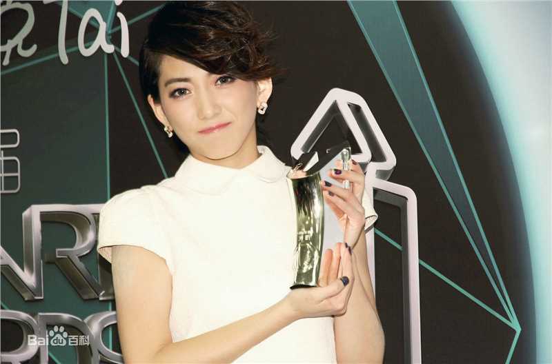 刘忻(Moraynia（中文音译：莫莱妮亚）)颁奖典礼壁纸壁纸