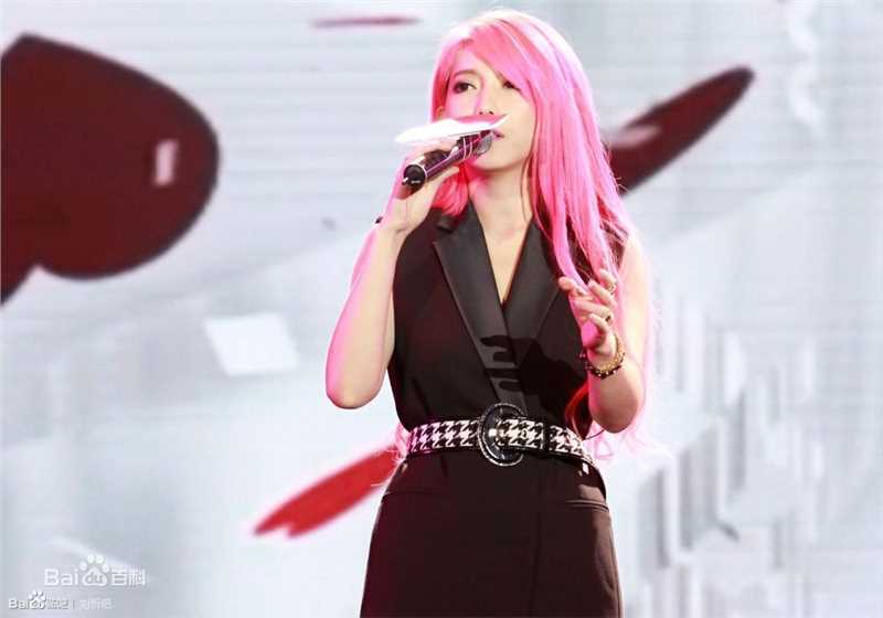 刘忻(Moraynia（中文音译：莫莱妮亚）)颁奖典礼壁纸壁纸