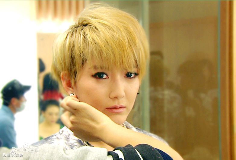 刘忻(Moraynia（中文音译：莫莱妮亚）)颁奖典礼壁纸壁纸