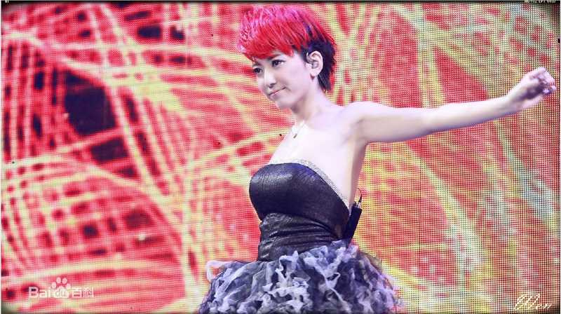 刘忻(Moraynia（中文音译：莫莱妮亚）)演唱会现场性感图片壁纸