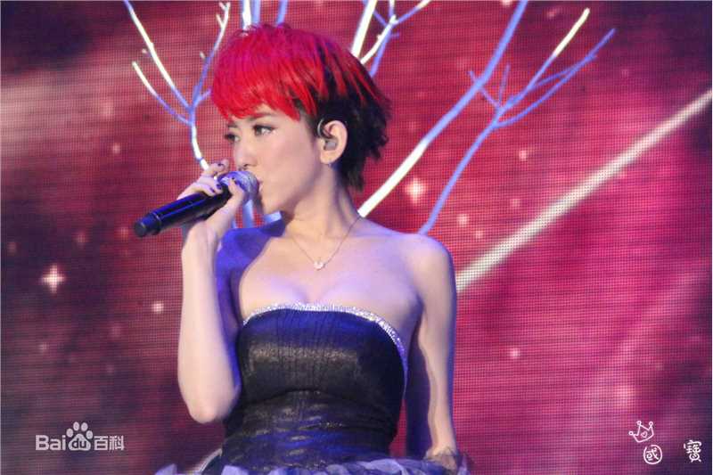 刘忻(Moraynia（中文音译：莫莱妮亚）)演唱会现场性感图片壁纸