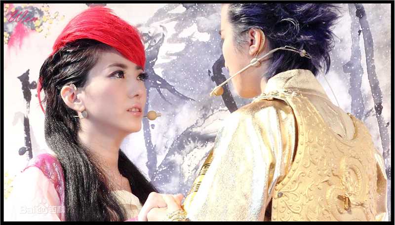 刘忻(Moraynia（中文音译：莫莱妮亚）)演唱会现场性感图片壁纸