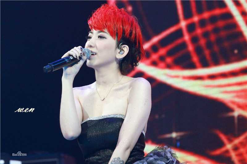 刘忻(Moraynia（中文音译：莫莱妮亚）)演唱会现场性感图片壁纸