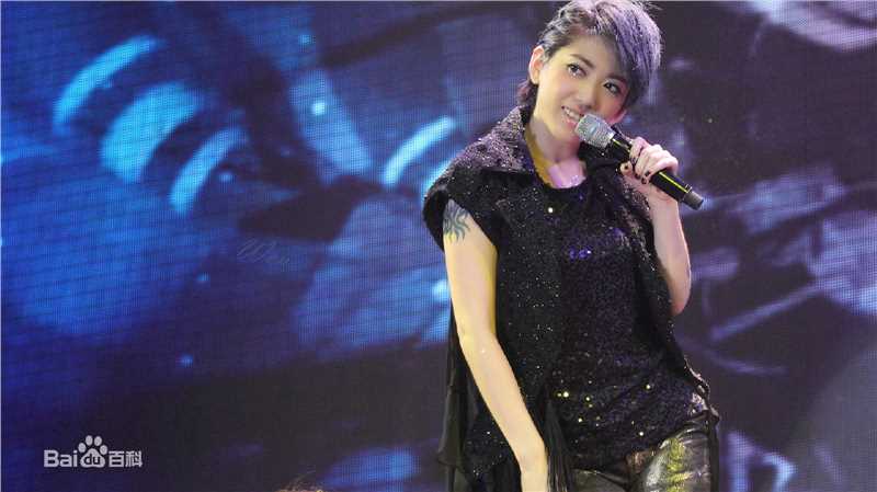 刘忻(Moraynia（中文音译：莫莱妮亚）)演唱会现场性感图片壁纸