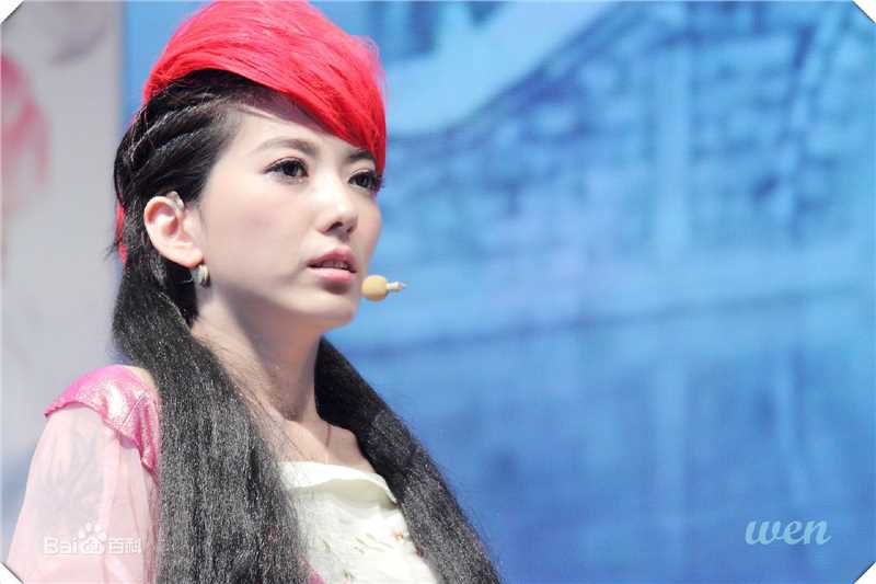 刘忻(Moraynia（中文音译：莫莱妮亚）)演唱会现场性感图片壁纸