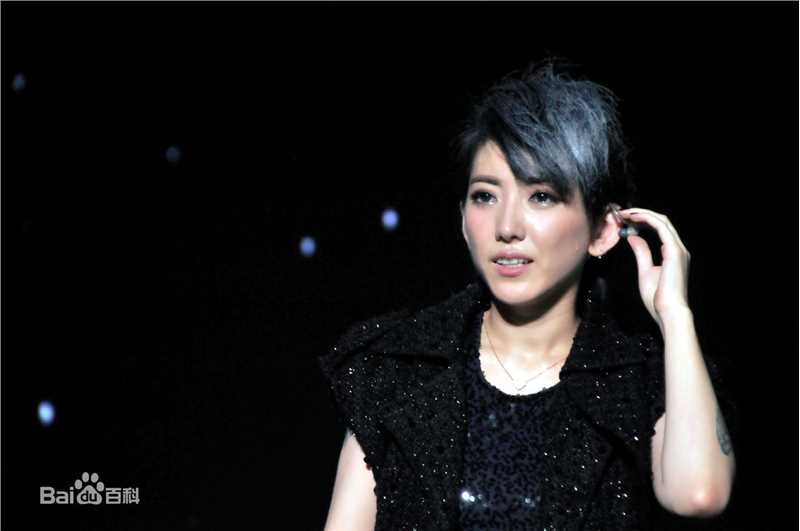 刘忻(Moraynia（中文音译：莫莱妮亚）)演唱会现场性感图片壁纸