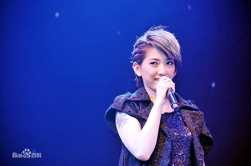 刘忻(Moraynia（中文音译：莫莱妮亚）)演唱会现场性感图片壁纸