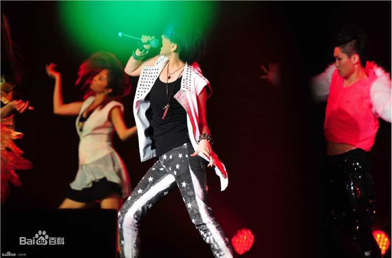 刘忻(Moraynia（中文音译：莫莱妮亚）)演唱会现场性感图片壁纸