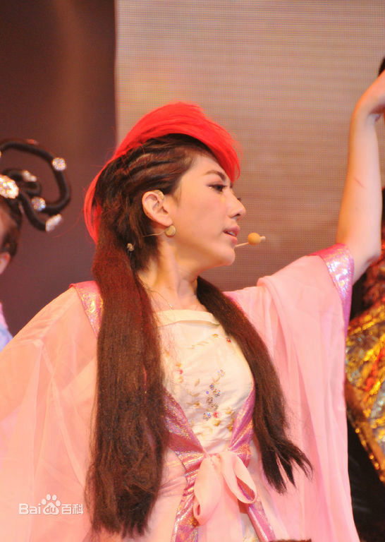 刘忻(Moraynia（中文音译：莫莱妮亚）)演唱会现场性感图片壁纸