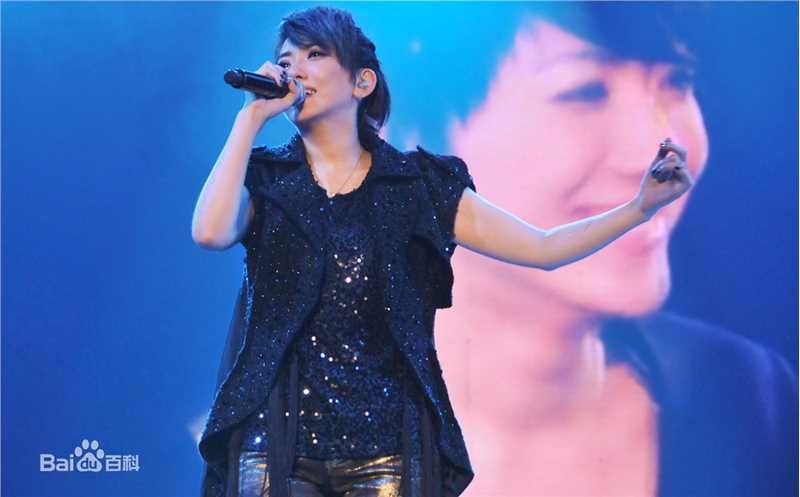 刘忻(Moraynia（中文音译：莫莱妮亚）)演唱会现场性感图片壁纸