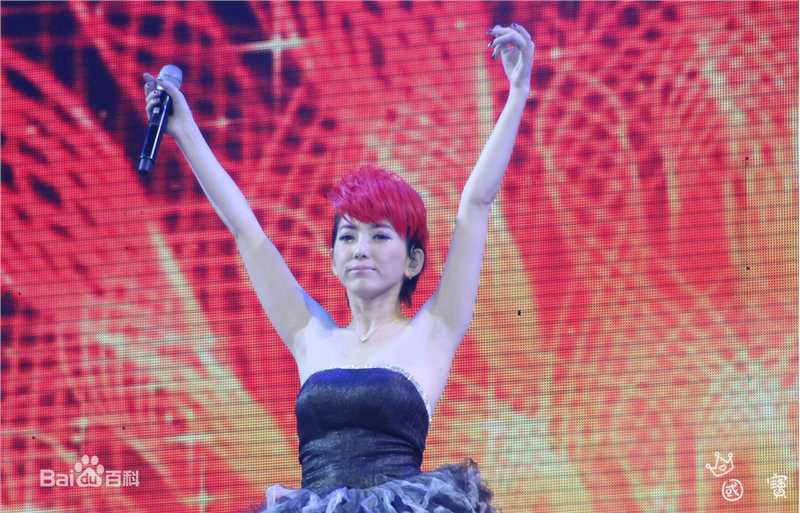 刘忻(Moraynia（中文音译：莫莱妮亚）)演唱会现场性感图片壁纸