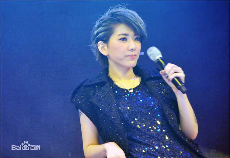 刘忻(Moraynia（中文音译：莫莱妮亚）)演唱会现场性感图片壁纸