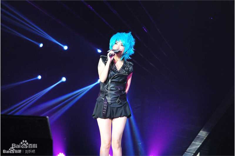 刘忻(Moraynia（中文音译：莫莱妮亚）)演唱会现场性感图片壁纸