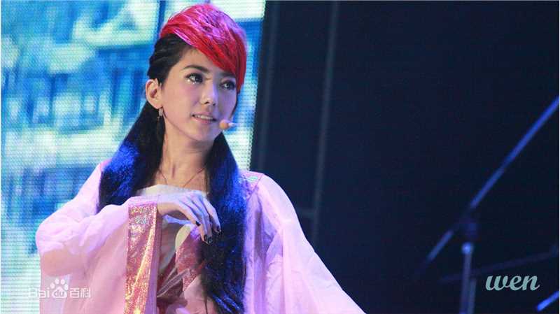 刘忻(Moraynia（中文音译：莫莱妮亚）)演唱会现场性感图片壁纸