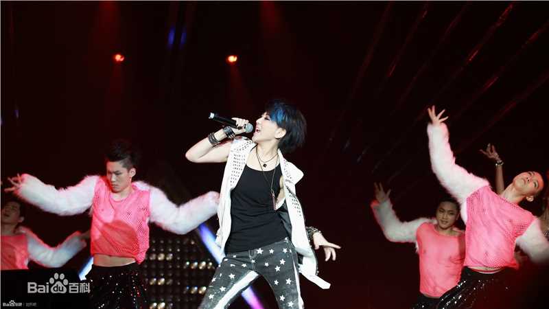 刘忻(Moraynia（中文音译：莫莱妮亚）)演唱会现场性感图片壁纸