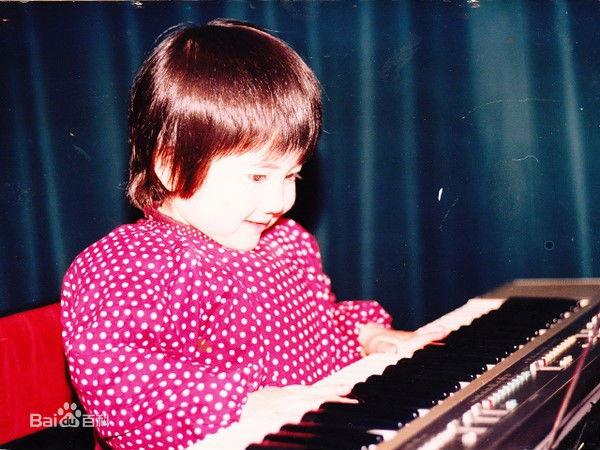 刘忻(Moraynia（中文音译：莫莱妮亚）)童年生活照