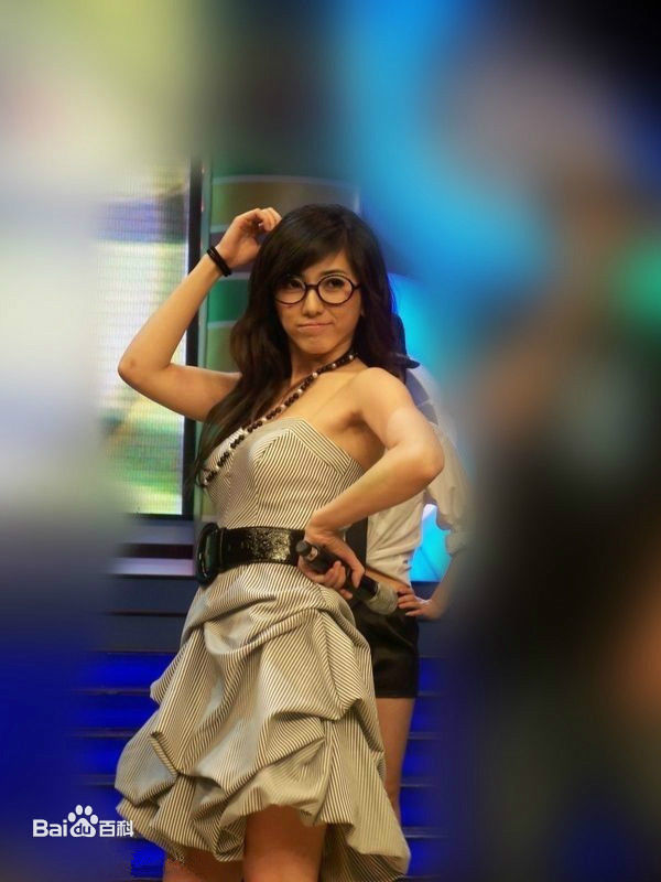 刘忻(Moraynia（中文音译：莫莱妮亚）)2009年综艺满天星现场照素颜照相册