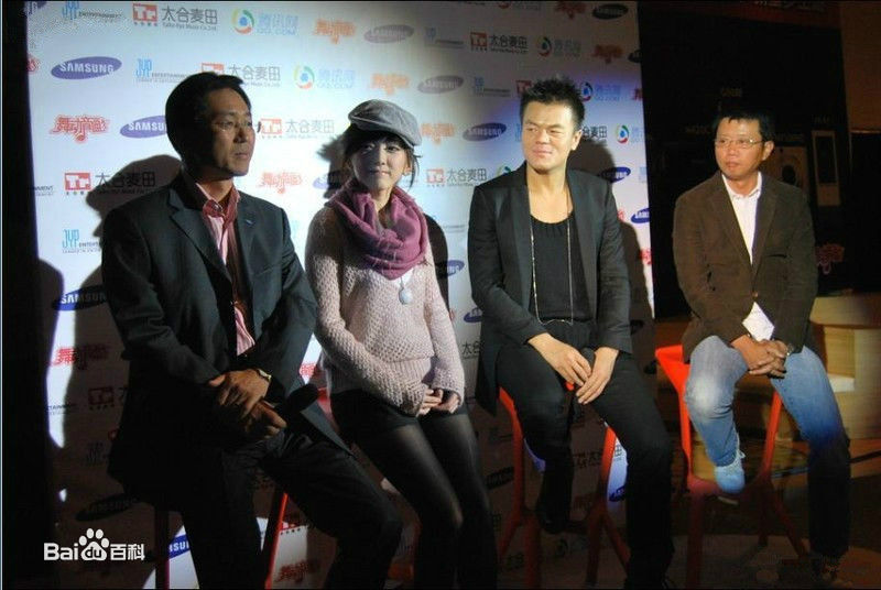 刘忻(Moraynia（中文音译：莫莱妮亚）)2008.10.13北京出道新闻发布会前后照片