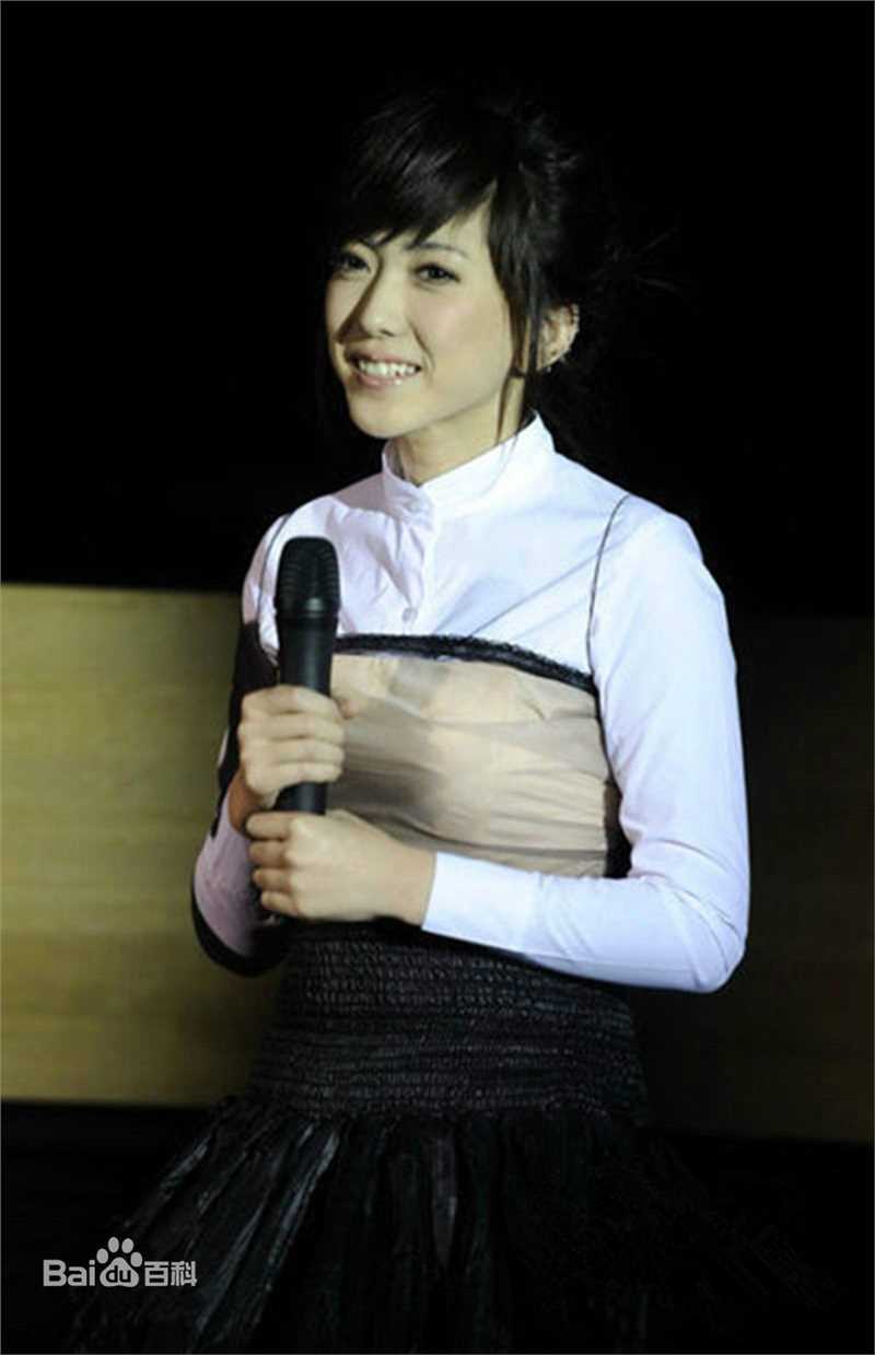 刘忻(Moraynia（中文音译：莫莱妮亚）)2008.10.13北京出道新闻发布会前后照片