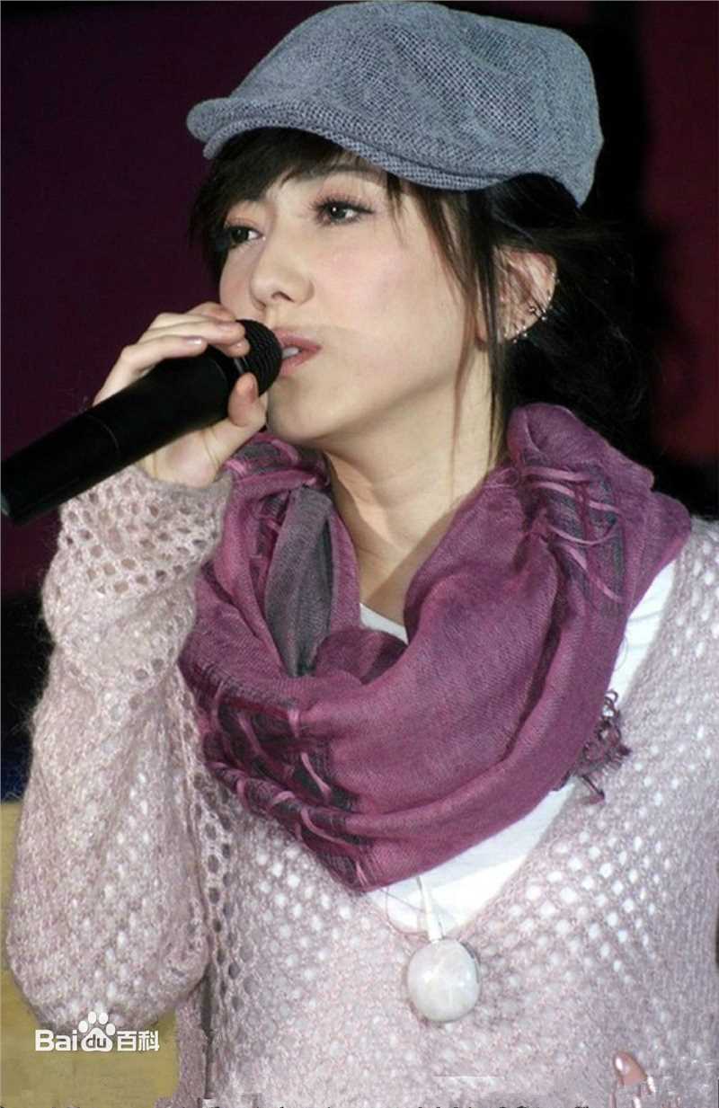 刘忻(Moraynia（中文音译：莫莱妮亚）)2008.10.13北京出道新闻发布会前后照片