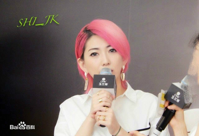 刘忻(Moraynia（中文音译：莫莱妮亚）)2015.5.19出席玉兰油上海美博会换领性感图片图集