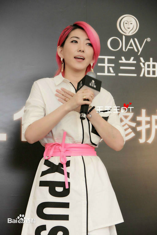 刘忻(Moraynia（中文音译：莫莱妮亚）)2015.5.19出席玉兰油上海美博会换领性感图片图集