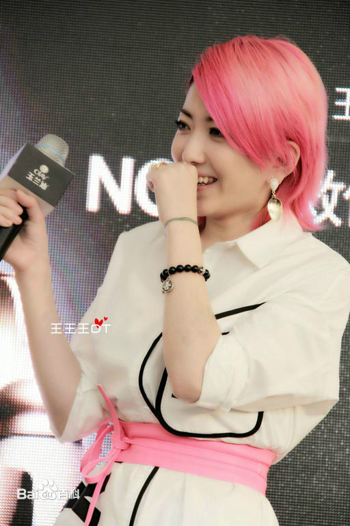 刘忻(Moraynia（中文音译：莫莱妮亚）)2015.5.19出席玉兰油上海美博会换领性感图片图集