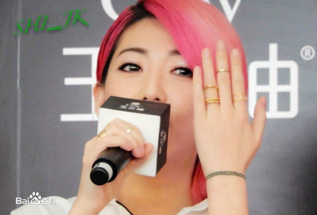 刘忻(Moraynia（中文音译：莫莱妮亚）)2015.5.19出席玉兰油上海美博会换领性感图片图集