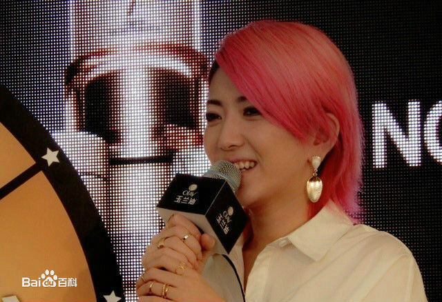 刘忻(Moraynia（中文音译：莫莱妮亚）)2015.5.19出席玉兰油上海美博会换领性感图片图集