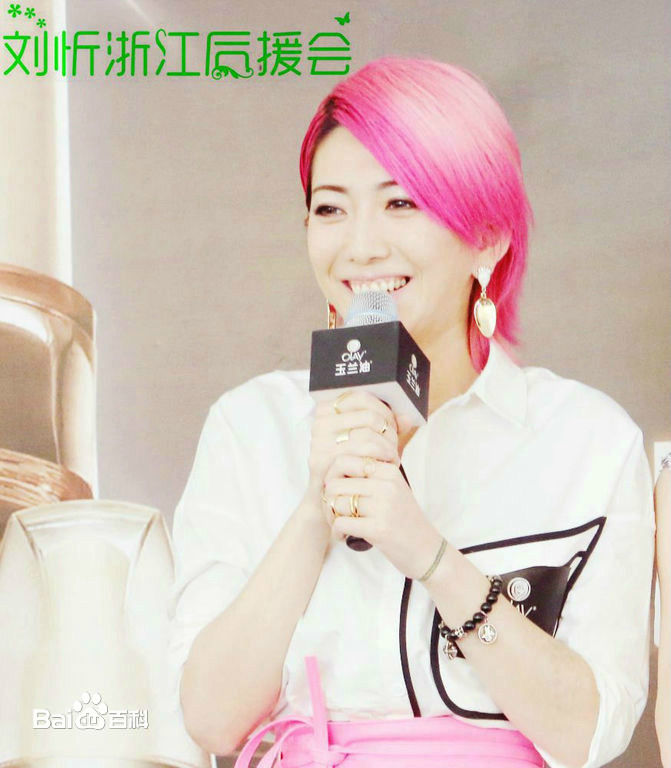 刘忻(Moraynia（中文音译：莫莱妮亚）)2015.5.19出席玉兰油上海美博会换领性感图片图集